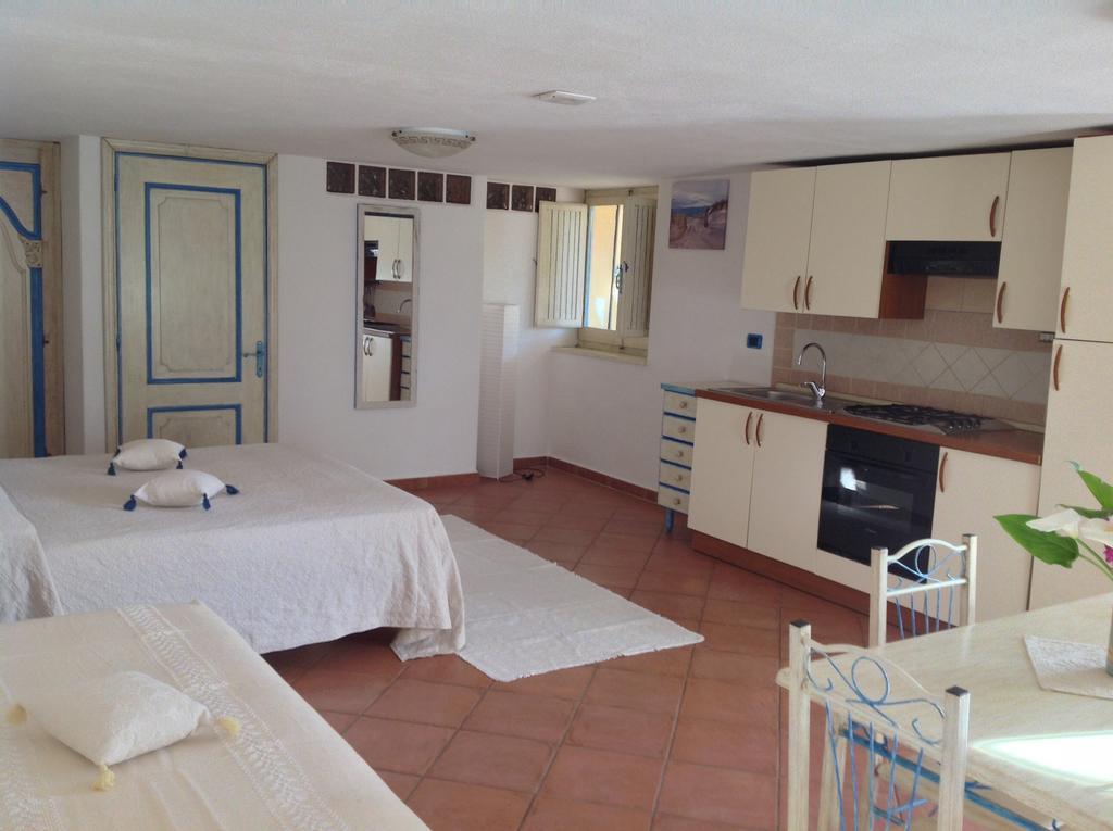 Addisora Appartamenti Cala Liberotto Habitación foto
